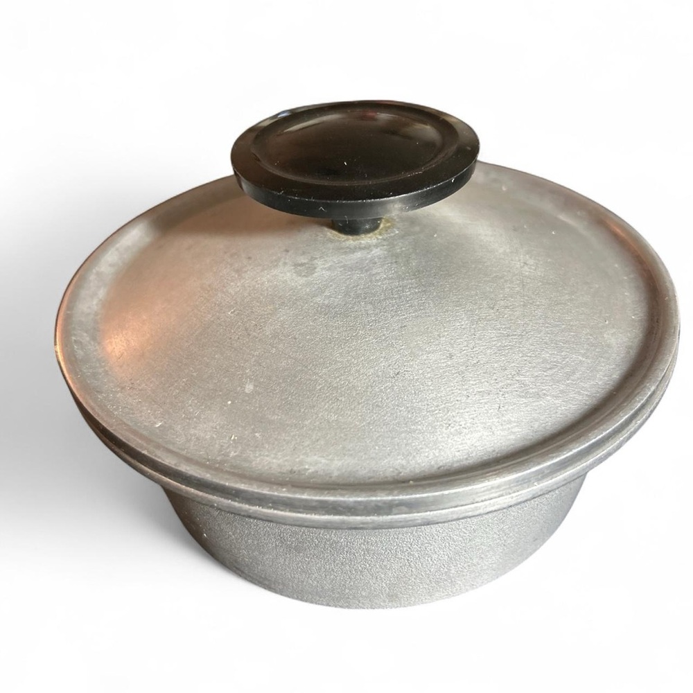 Magnalite Magnabrite collection Vintage 1 quart Aluminum Covered Casserole